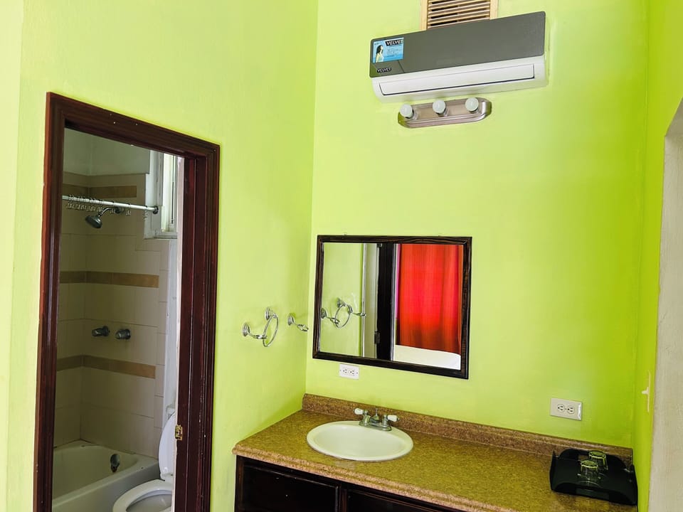 Comfort Room, 1 Double Bed | Premium bedding, in-room safe, soundproofing, iron/ironing board
