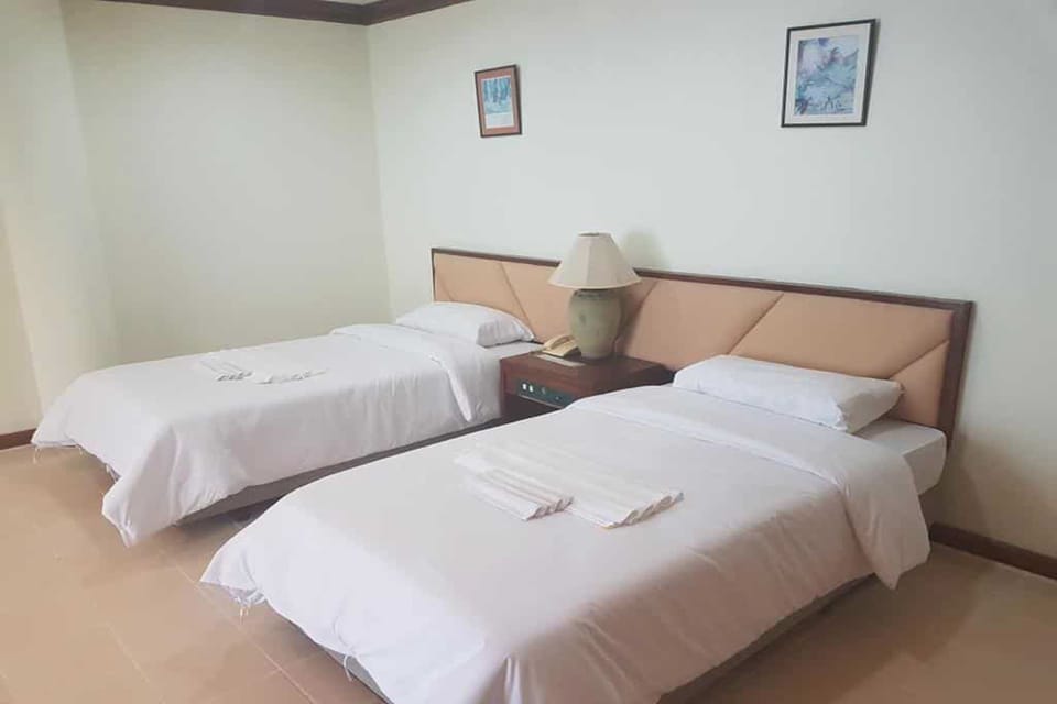 Deluxe Room | In-room safe, desk, blackout drapes, rollaway beds