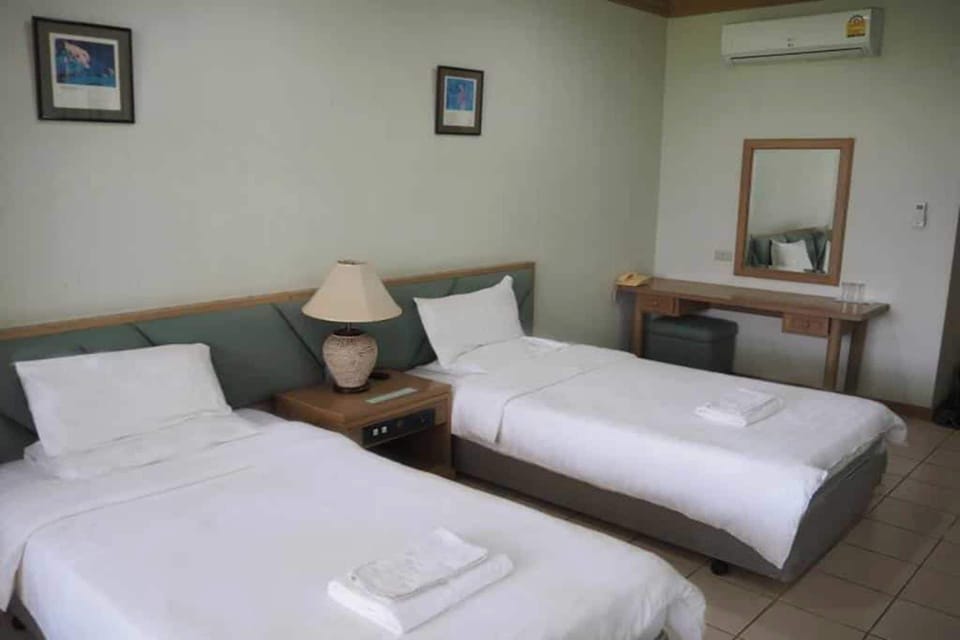 Deluxe Room | In-room safe, desk, blackout drapes, rollaway beds