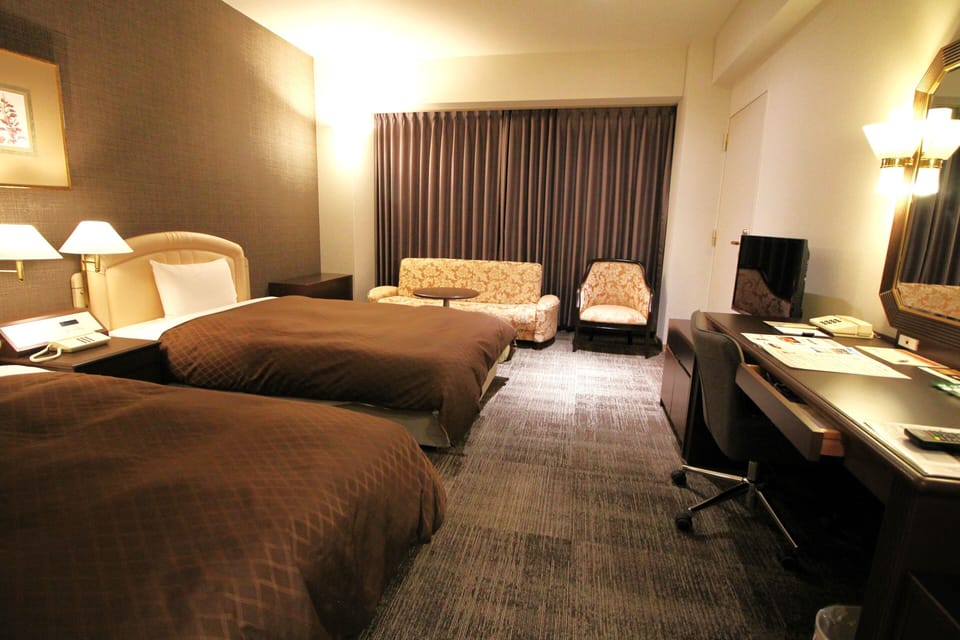Triple Room, Non Smoking | In-room safe, WiFi (free), bed sheets