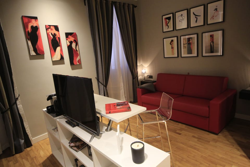 Suite | In-room safe, desk, blackout drapes, soundproofing