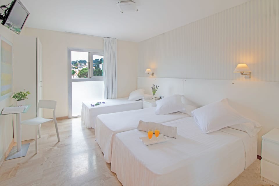 Triple Room | Premium bedding, minibar, in-room safe, blackout drapes
