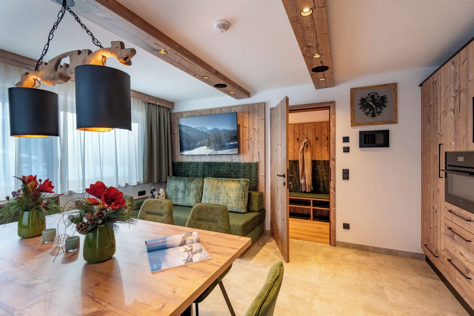Deluxe Apartment, 3 Bedrooms, Garden View  | Living area | 50-cm TV with cable channels