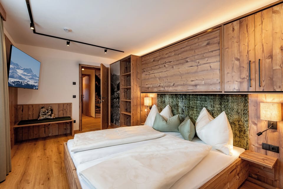 Deluxe Apartment, 3 Bedrooms, Garden View  | In-room safe, individually decorated, individually furnished, free WiFi