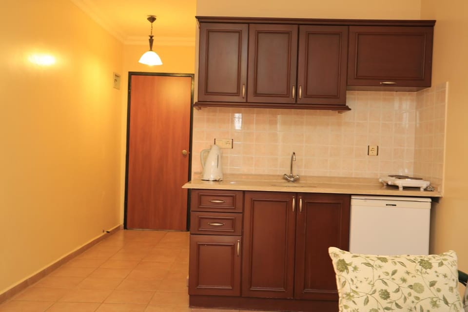 Fridge, stovetop, coffee/tea maker, highchair