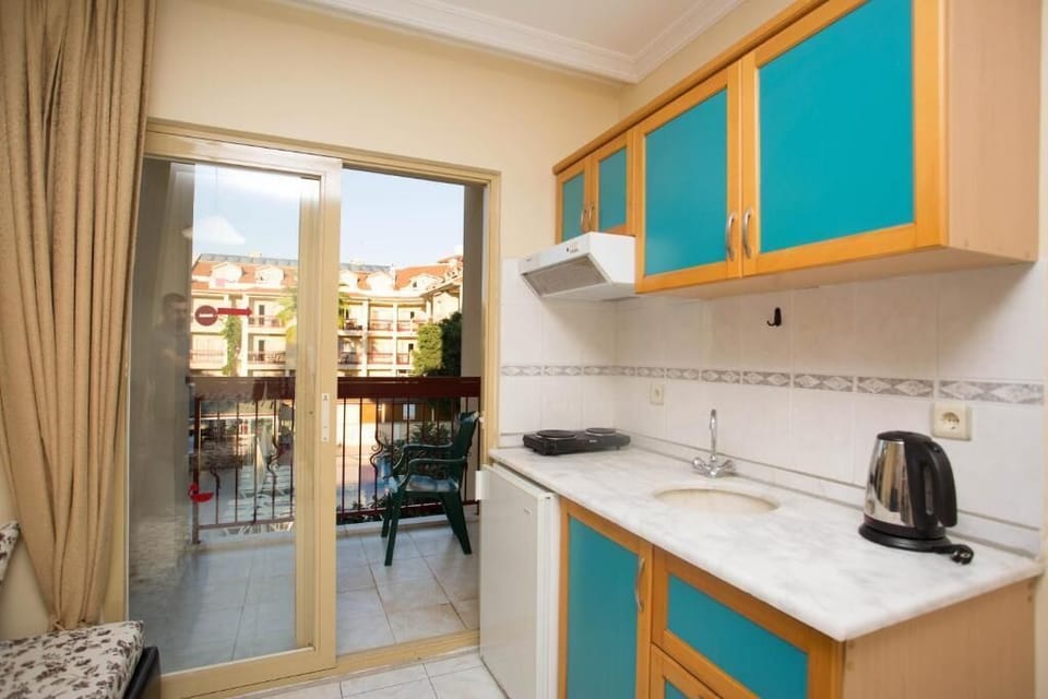 Fridge, stovetop, coffee/tea maker, highchair