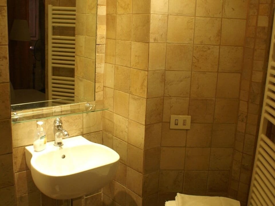 Premier Triple Room, Ensuite, Garden View | Bathroom