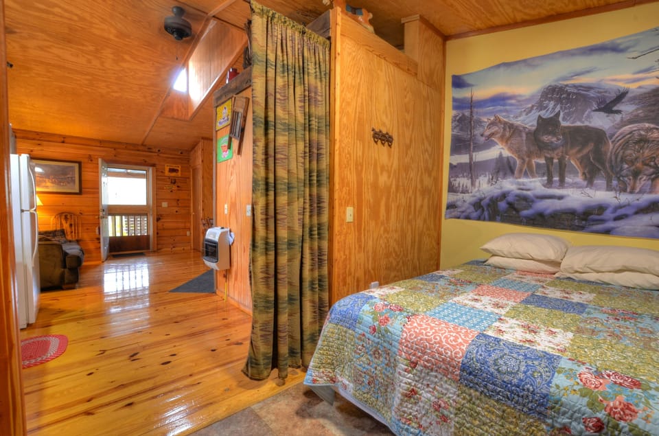 Cabin, 1 Bedroom (Wolf Ledge at Ponderosa) | 4 bedrooms, individually decorated, individually furnished, bed sheets