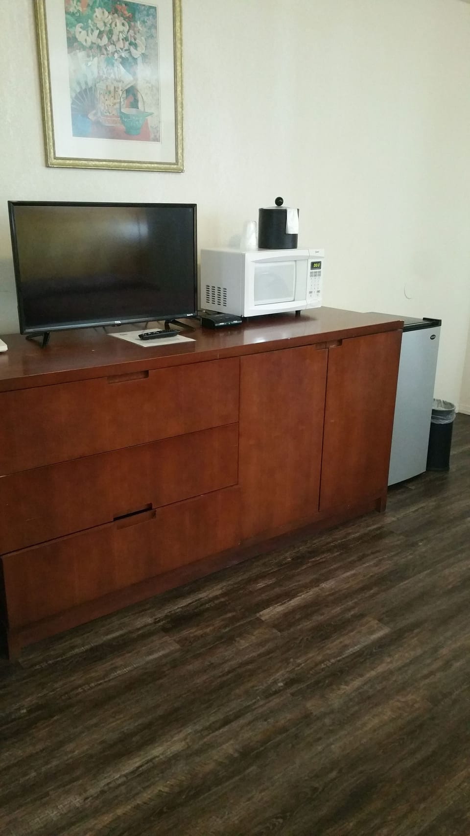 Standard Room, 2 Double Beds, Non Smoking, Refrigerator & Microwave | Blackout drapes, iron/ironing board, rollaway beds, free WiFi