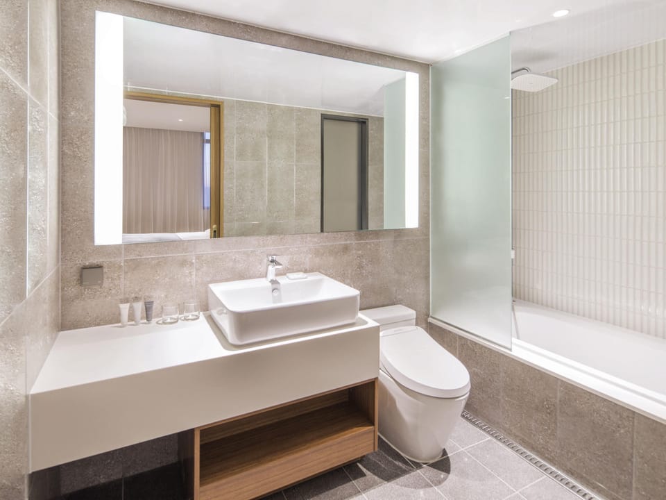 Junior Suite, 1 King Bed | In-room safe, desk, laptop workspace, free WiFi