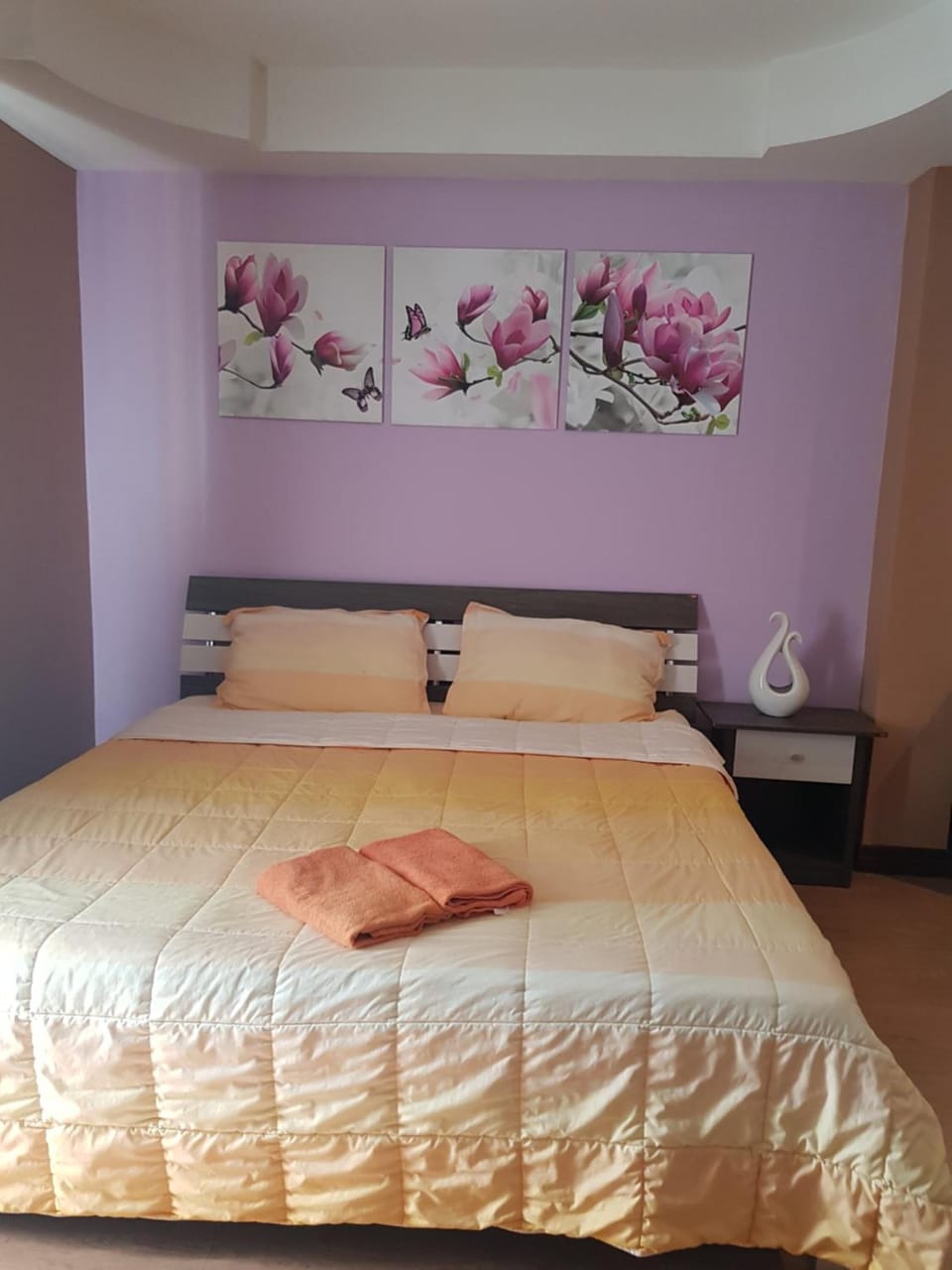 In-room safe, soundproofing, free WiFi, bed sheets