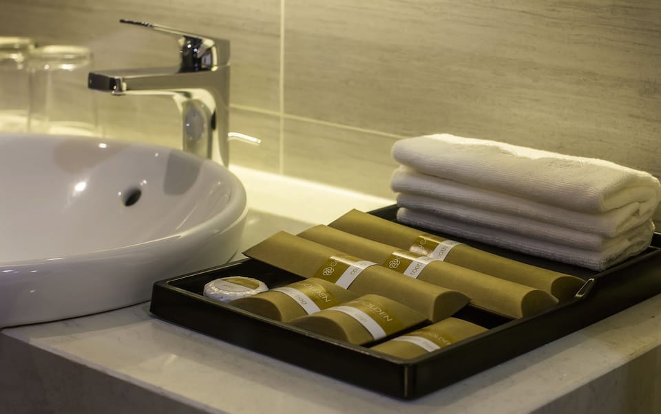 Deluxe Room, City View (Without Balcony) | Bathroom amenities | Shower, free toiletries, hair dryer, bathrobes