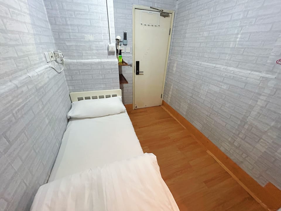 Single Room | Free WiFi