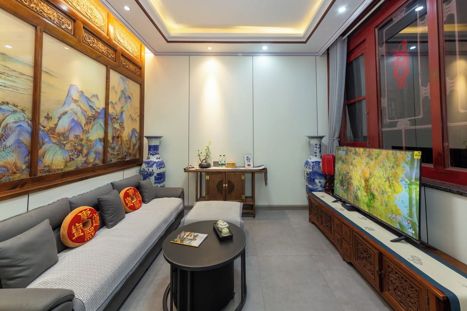 Comfort Triple Room | Desk, soundproofing, WiFi (free), individually decorated