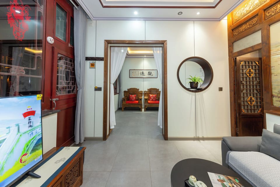 Comfort Triple Room | Desk, soundproofing, WiFi (free), individually decorated