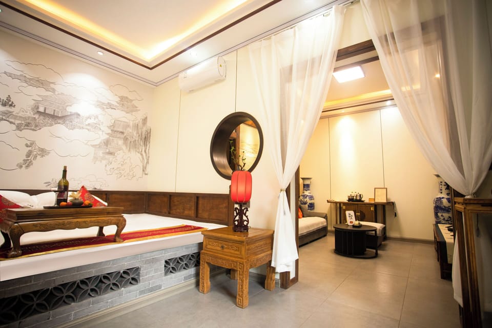Comfort Triple Room | Desk, soundproofing, WiFi (free), individually decorated