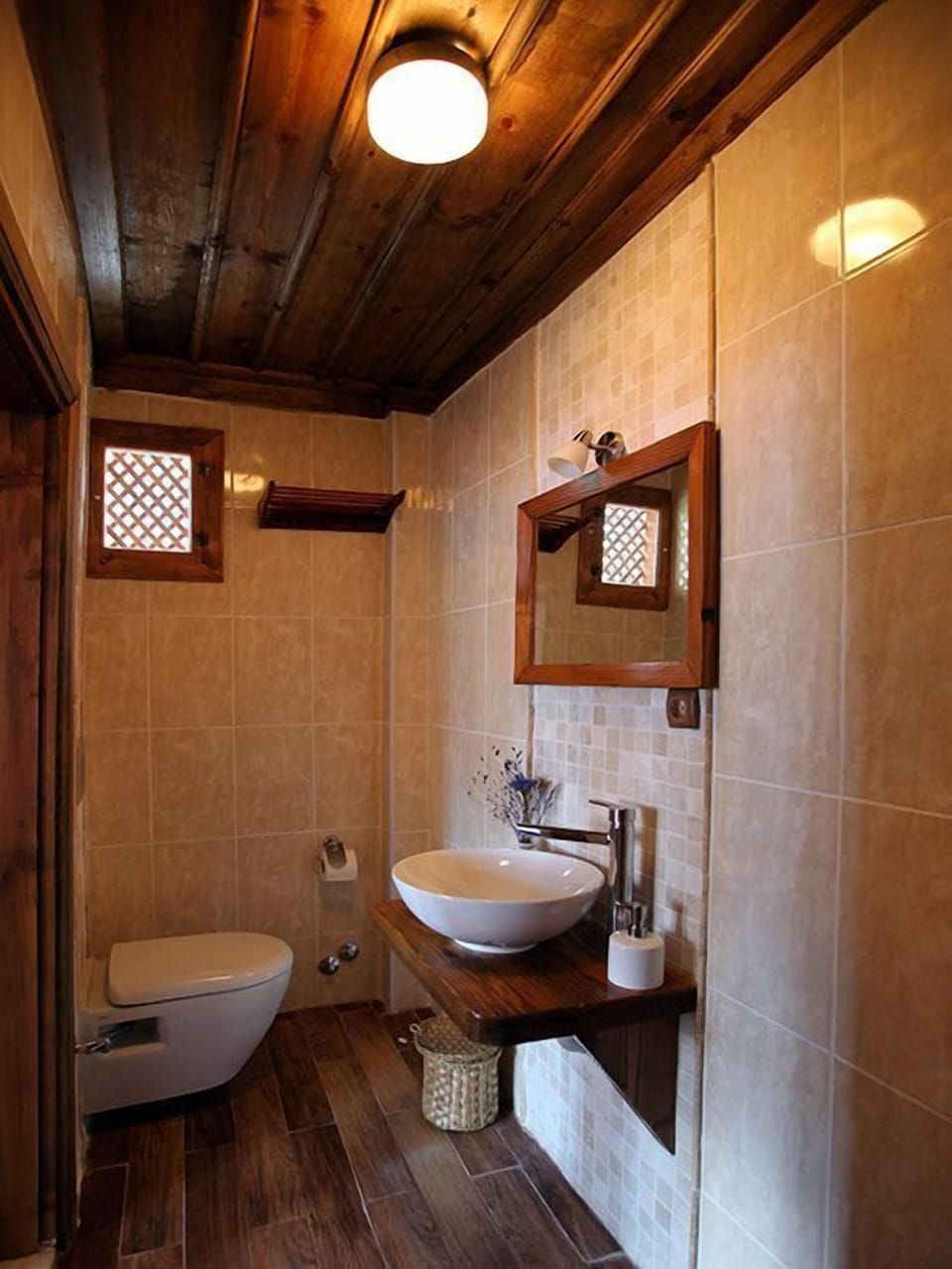 Shower, free toiletries, hair dryer, slippers