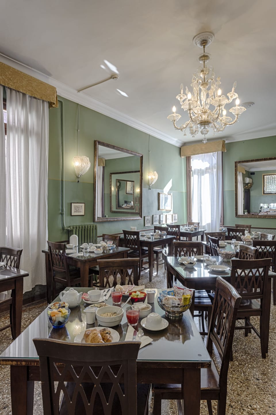 Breakfast area