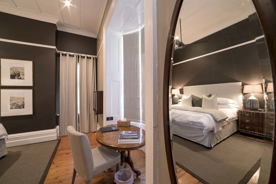 Luxury Suite 2 | Living area | TV