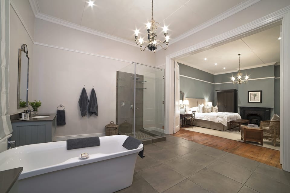 Luxury Suite 2 | Bathroom | Shower, hair dryer, bathrobes, towels