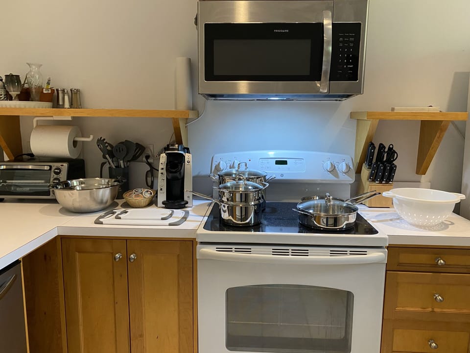 Apartment, 3 Bedrooms | Private kitchen | Coffee/tea maker