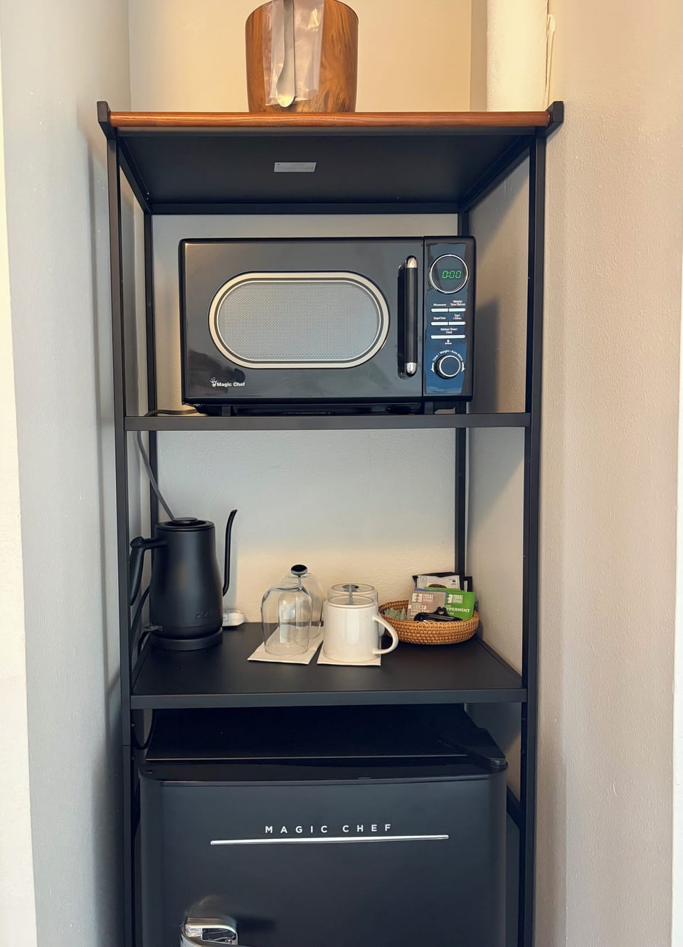 Luxe Inn King | Free WiFi, bed sheets