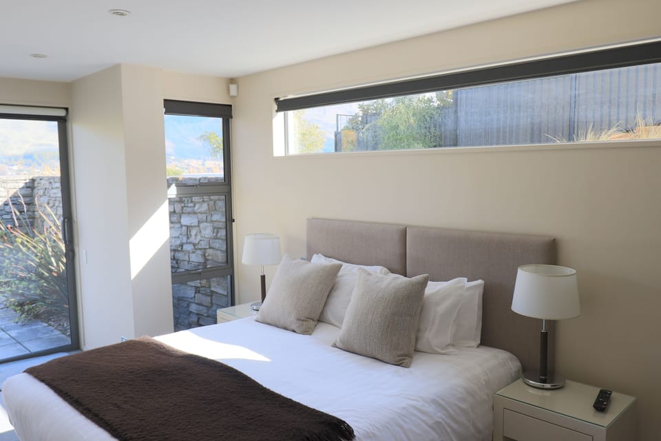 Three Bedroom Apartment" | 3 bedrooms, hypo-allergenic bedding, desk, laptop workspace