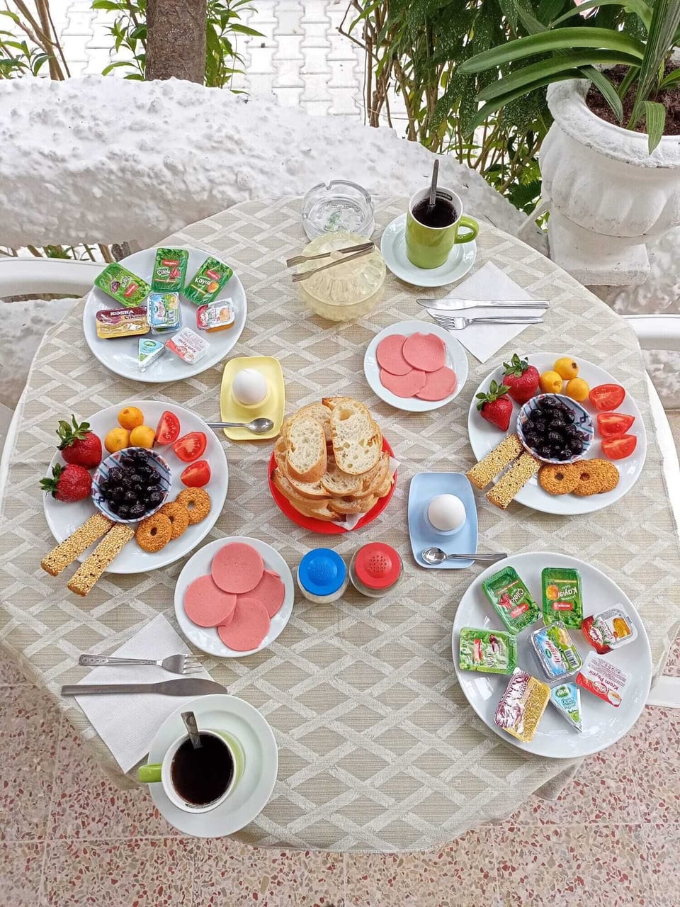 Daily buffet breakfast for a fee