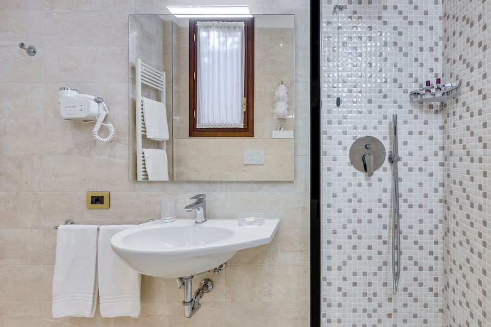Superior Double or Twin Room (Internal View) | Bathroom | Shower, free toiletries, hair dryer, bidet