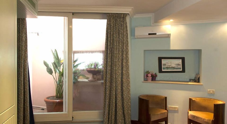 Classic Double Room, Sea View | Living area
