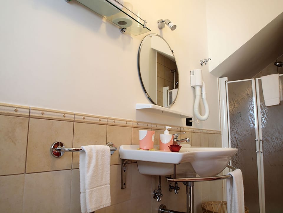 Classic Double Room, 1 Bedroom, Courtyard View, Courtyard Area | Premium bedding, minibar, desk, laptop workspace
