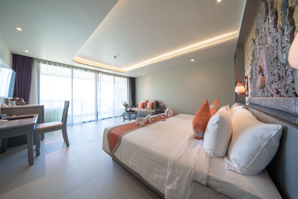 Deluxe Room with Sea View  | In-room safe, desk, blackout drapes, free WiFi