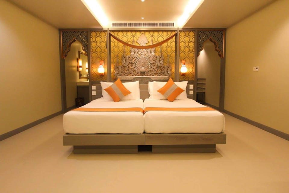Grand Deluxe Room with Sea View | In-room safe, desk, blackout drapes, free WiFi