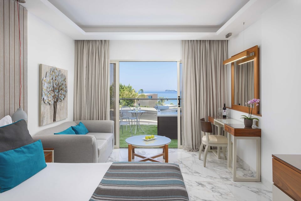 Artemis Suite Sea View with Outdoor Whirlpool | Free minibar, in-room safe, desk, blackout drapes