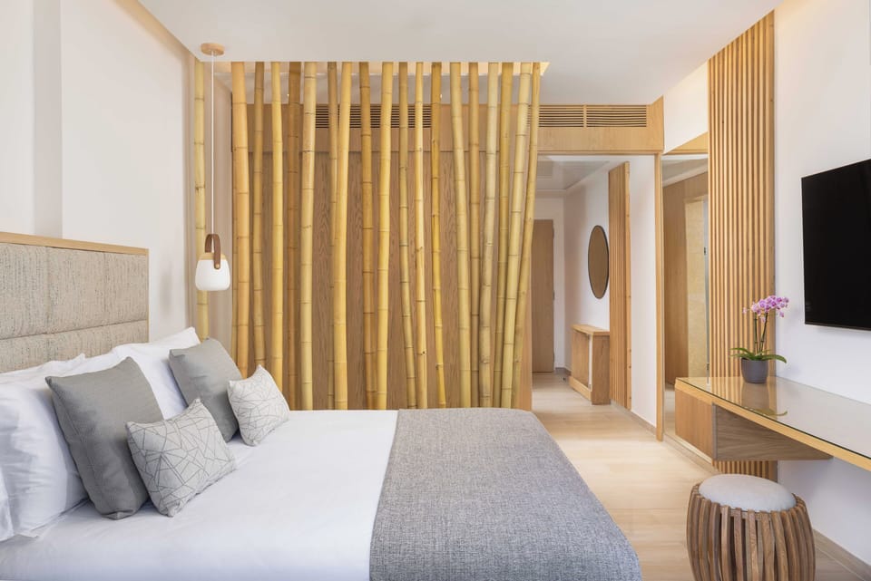 Junior Suite Twin/Double Sea View with Outdoor Whirlpool | Minibar (free items), in-room safe, desk, blackout drapes