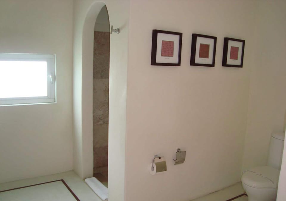 Rainfall showerhead, free toiletries, hair dryer, bathrobes