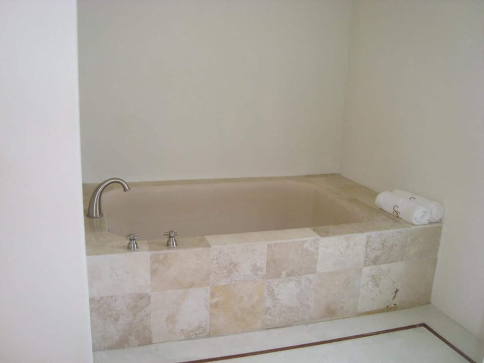 Rainfall showerhead, free toiletries, hair dryer, bathrobes