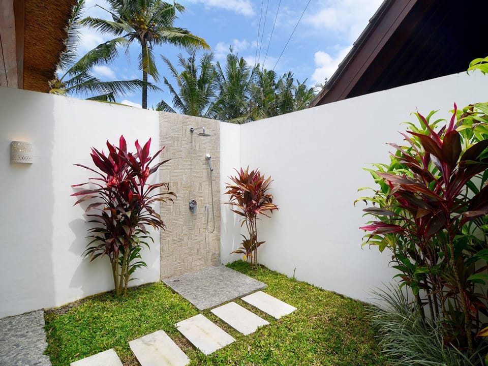 Family Villa, 3 Bedrooms | Bathroom | Shower, rainfall showerhead, free toiletries, hair dryer