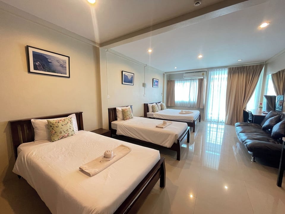 Family Suite  | Desk, iron/ironing board (on request), WiFi (free), bed sheets