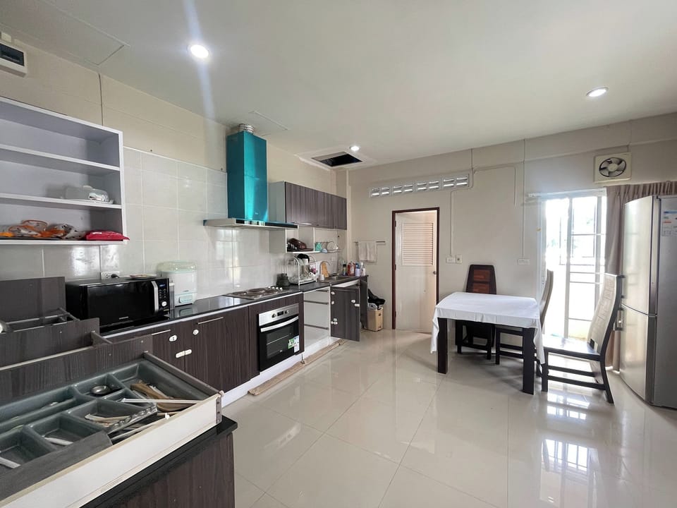 Apartment | Desk, iron/ironing board (on request), WiFi (free), bed sheets