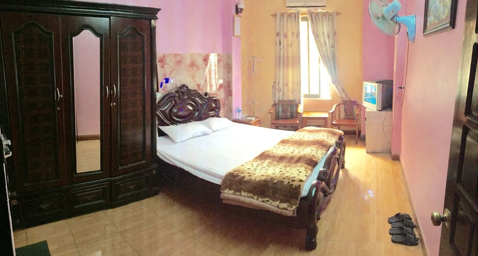 Minibar, desk, free WiFi