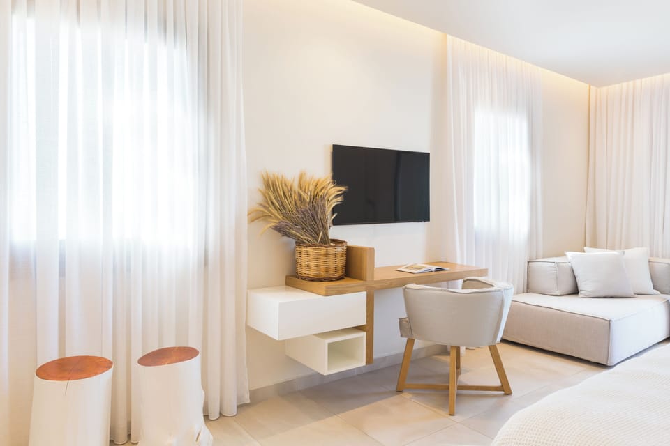 Minibar, in-room safe, desk, soundproofing