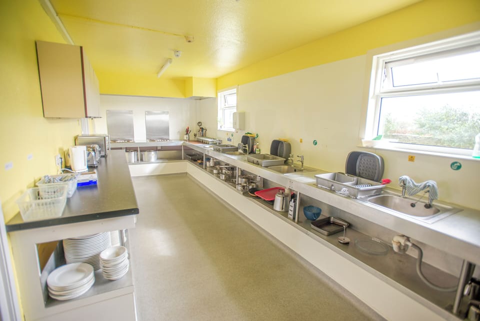 Shared fridge, oven, stovetop, cookware/dishes/utensils