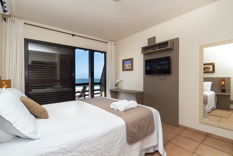 Suite Mangawhai | Minibar, WiFi (free), bed sheets