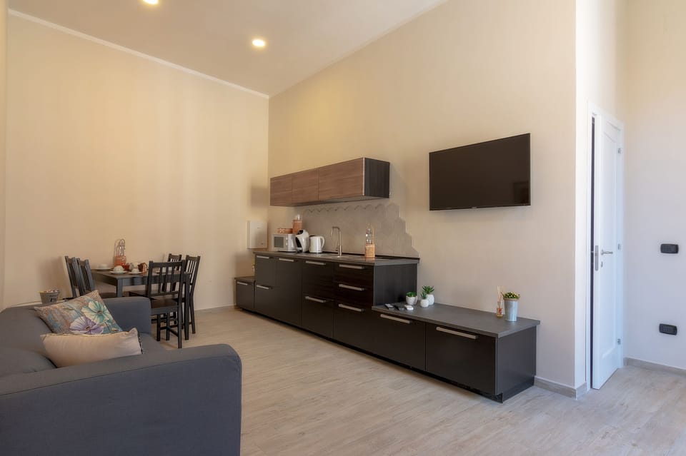 Deluxe Condo, 1 Bedroom, Kitchen | Living room | Flat-screen TV