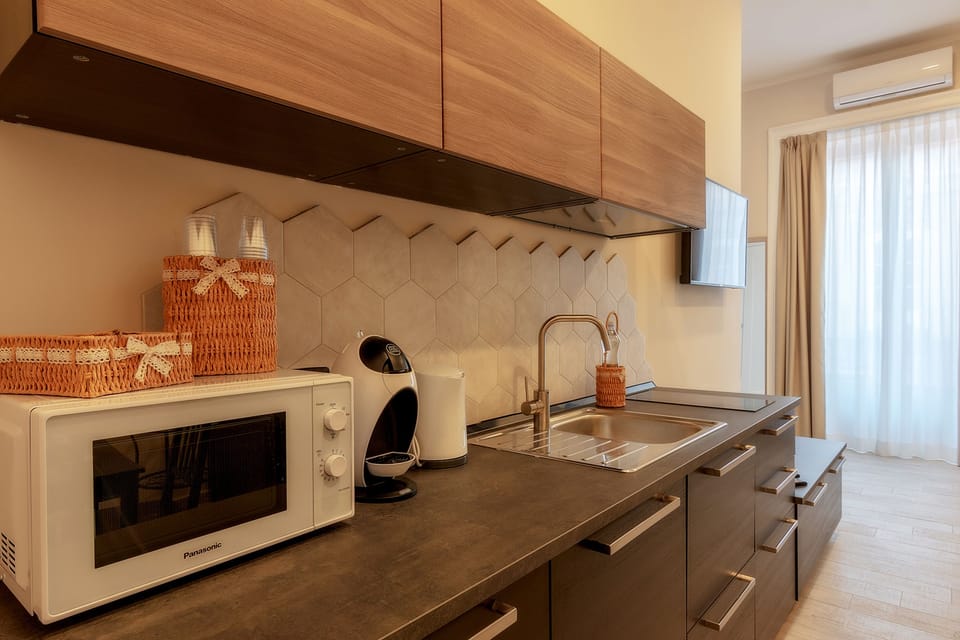 Deluxe Condo, 1 Bedroom, Kitchen | Private kitchen