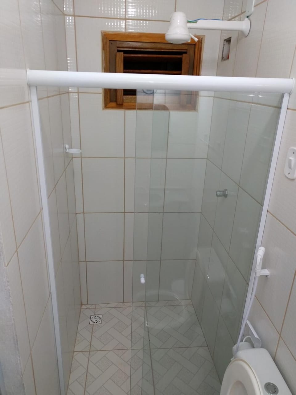 Double Room | Bathroom | Shower, free toiletries, hair dryer, towels