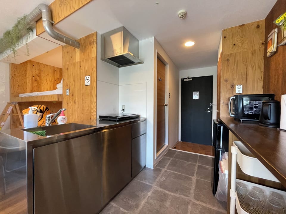 Safari, Non Smoking | Private kitchen | Fridge, microwave, oven, stovetop