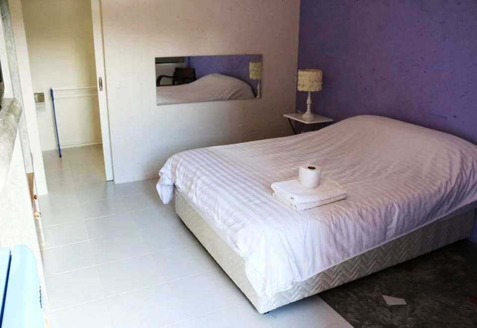 In-room safe, desk, free WiFi