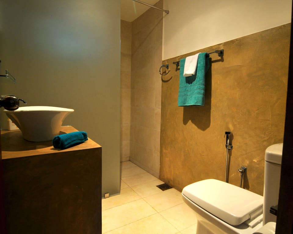 Deluxe Villa, 3 Bedrooms, Accessible, Courtyard View | Bathroom | Shower, free toiletries, towels